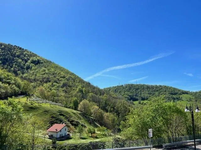 Apartment Holiday Homes Viadanica Italy